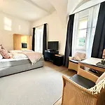 Schloss Ort 4* Pasawa