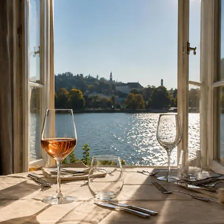 Schloss Ort فندق 4*
